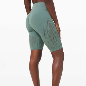 Lululemon Reveal Short Digital Rain in Tidewater Teal Size 4. *SHIPS SAME DAY*
